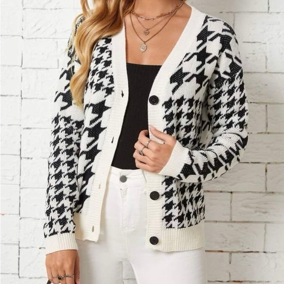 🔥FLASH SALE🔥Houndstooth Button Front Cardigan - Picture 2 of 5